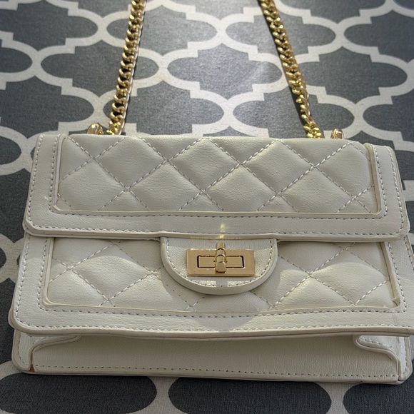 Quilted Crossbody Bag White with Gold Chain Strap - Picture 5 of 16